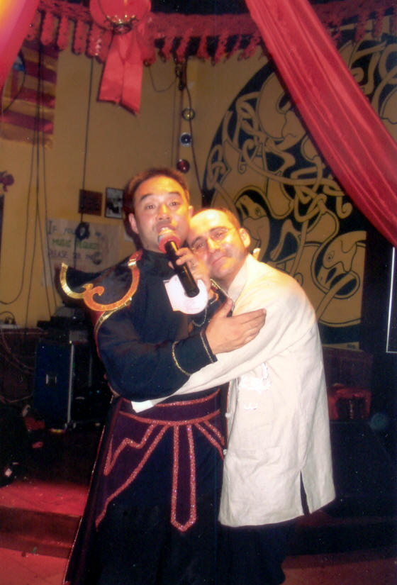 emocianado de estar con una estrella de la Opera de Sichuan.jpg